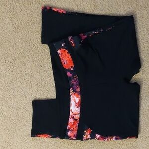 Fabletics Black and Pink Stretch Athletic Workout Capri Size Small